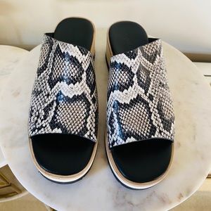 NEVER WORN VINCE WEDGE SANDAL